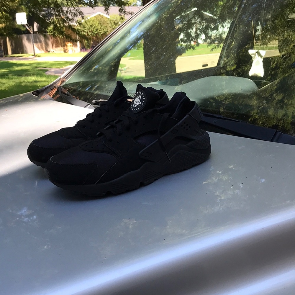 NIKE HUARACHE